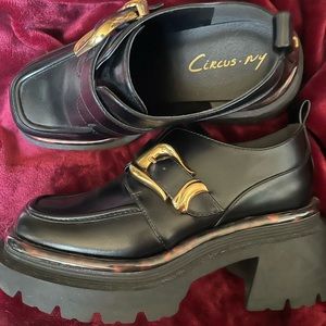 Sz 6 women’s chunky loafers